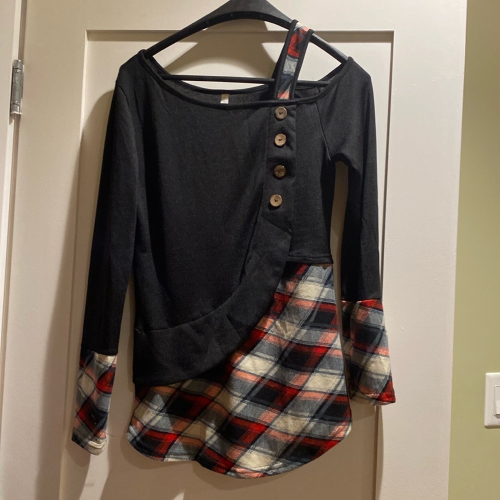 Dressfo asymmetrical top. Size L